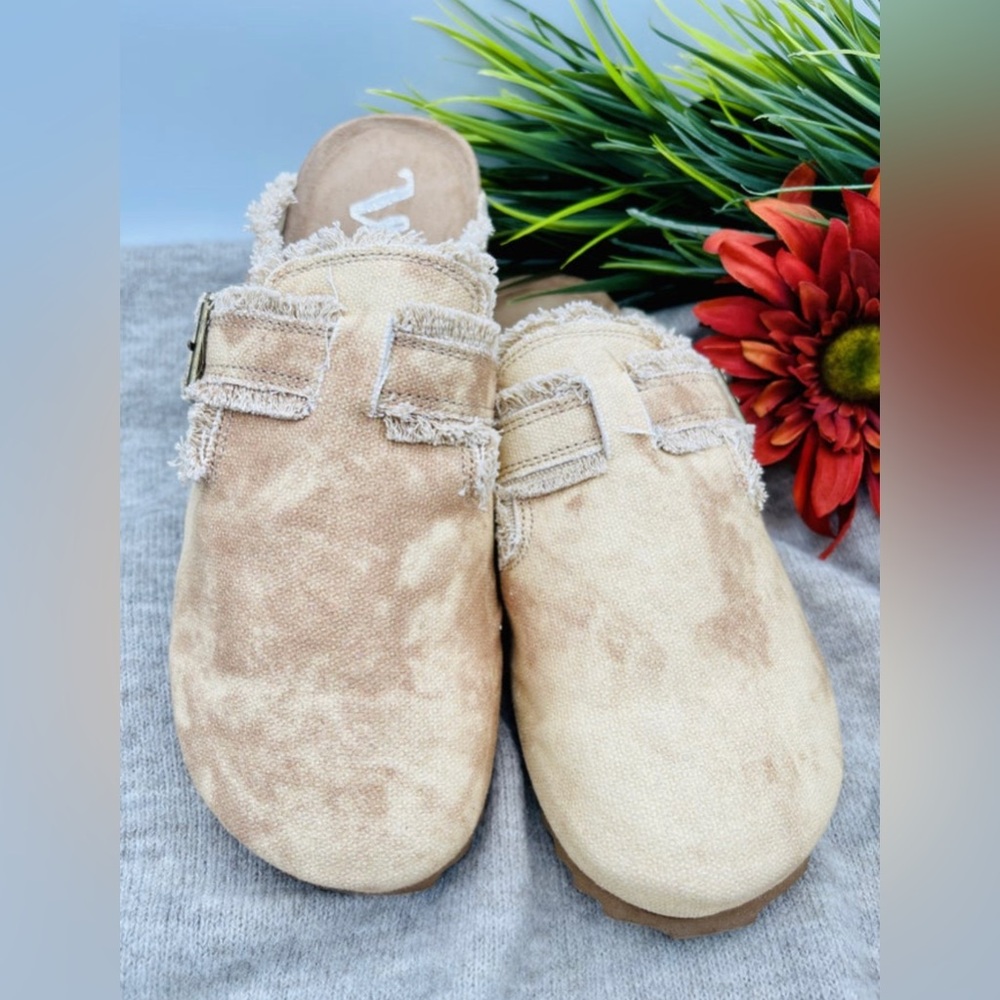 VERY G LOVE AS IS CLOGS